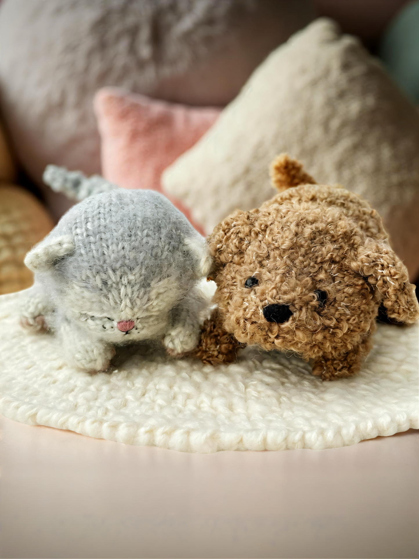 Sleeping kitten and Barnie the puppy knitting pattern
