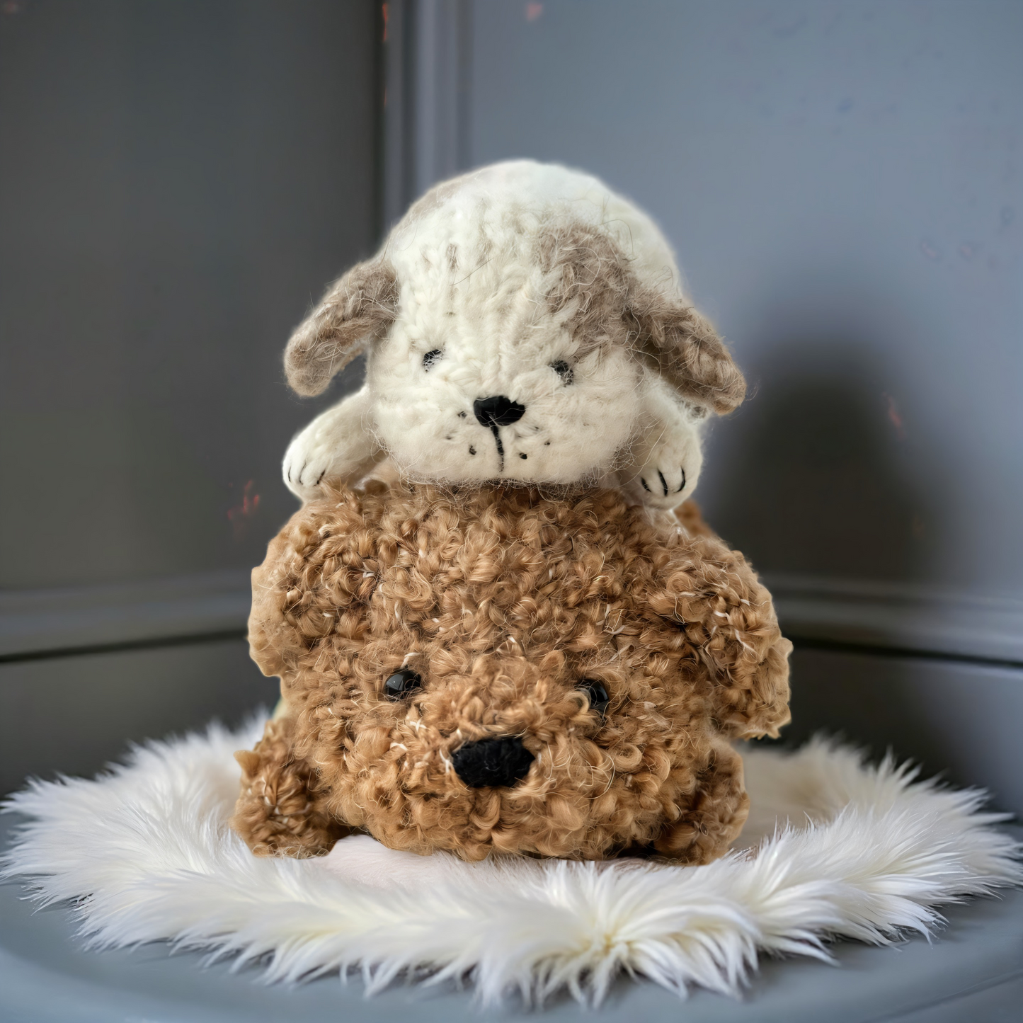 Sleeping kitten and Barnie the puppy knitting pattern