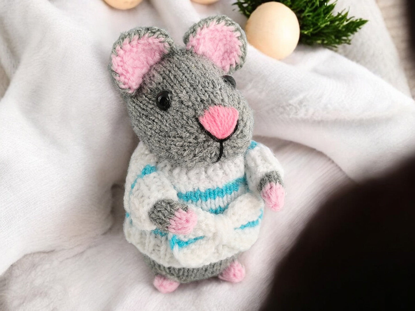 Little Grey Mouse Knitting Pattern