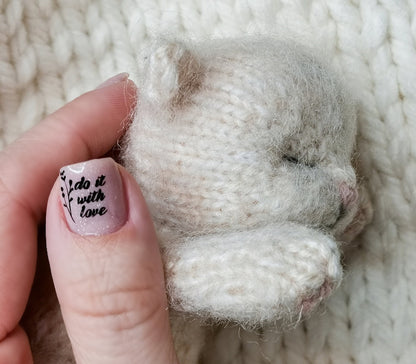 Sleeping Kitten Knitting Pattern