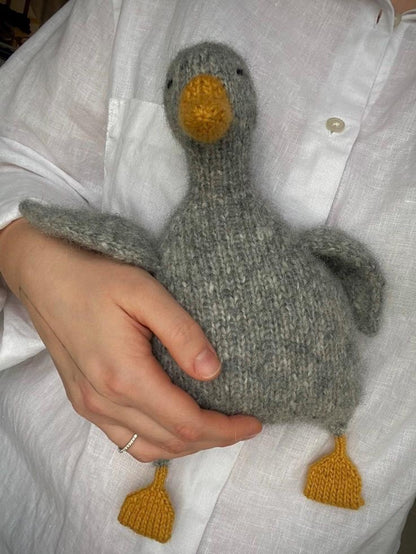 Lovely Goose Knitting Pattern