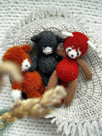 Red panda and foxy Knitting pattern