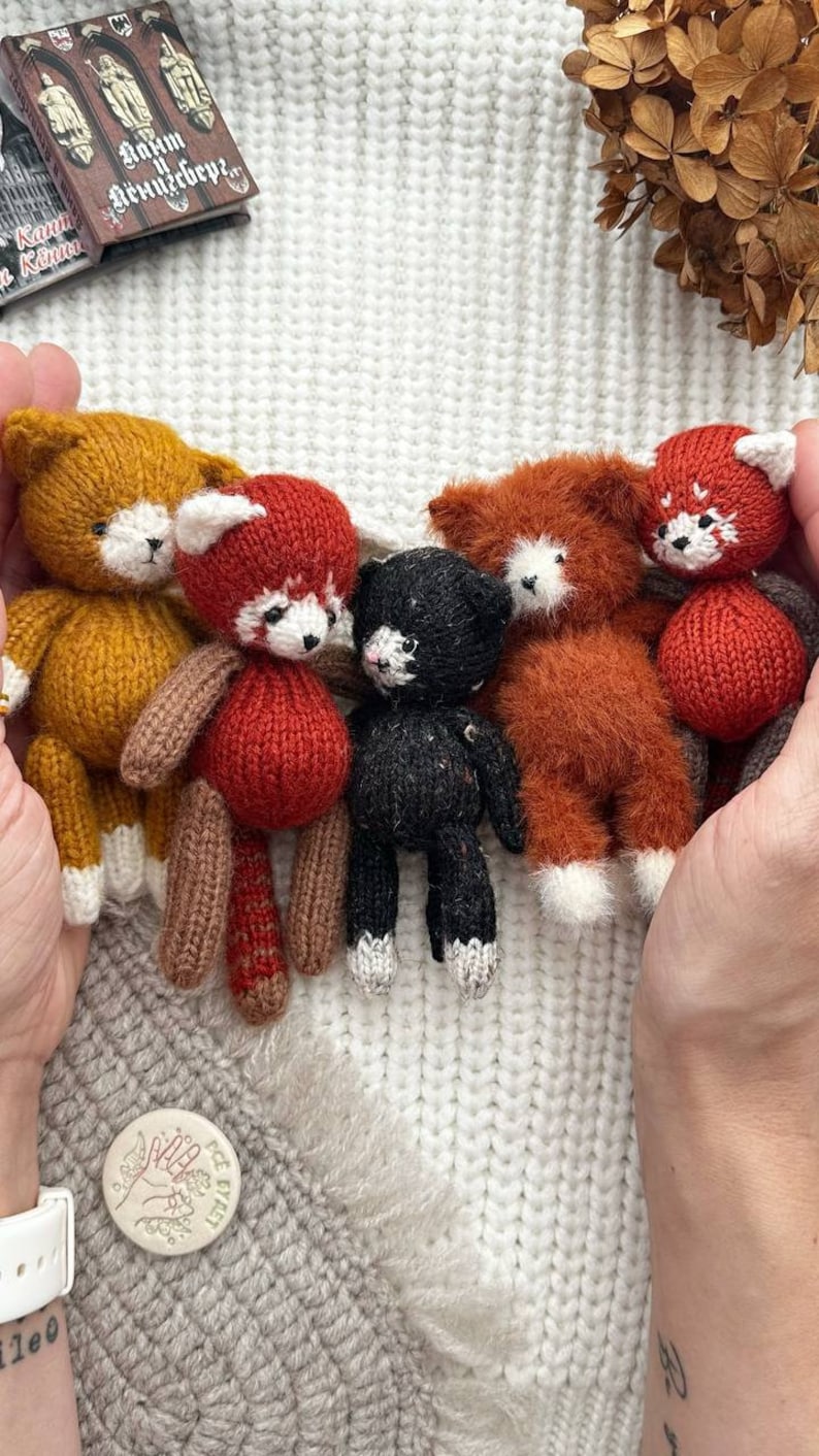 Red panda and foxy Knitting pattern