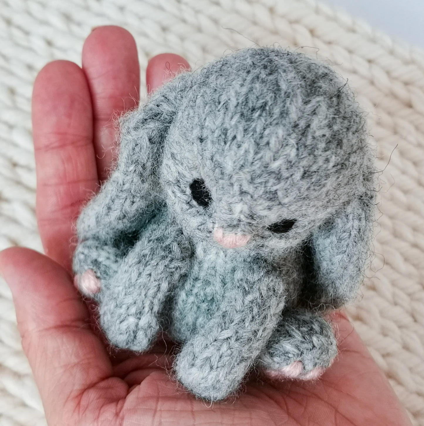 Lily bunny knitting pattern