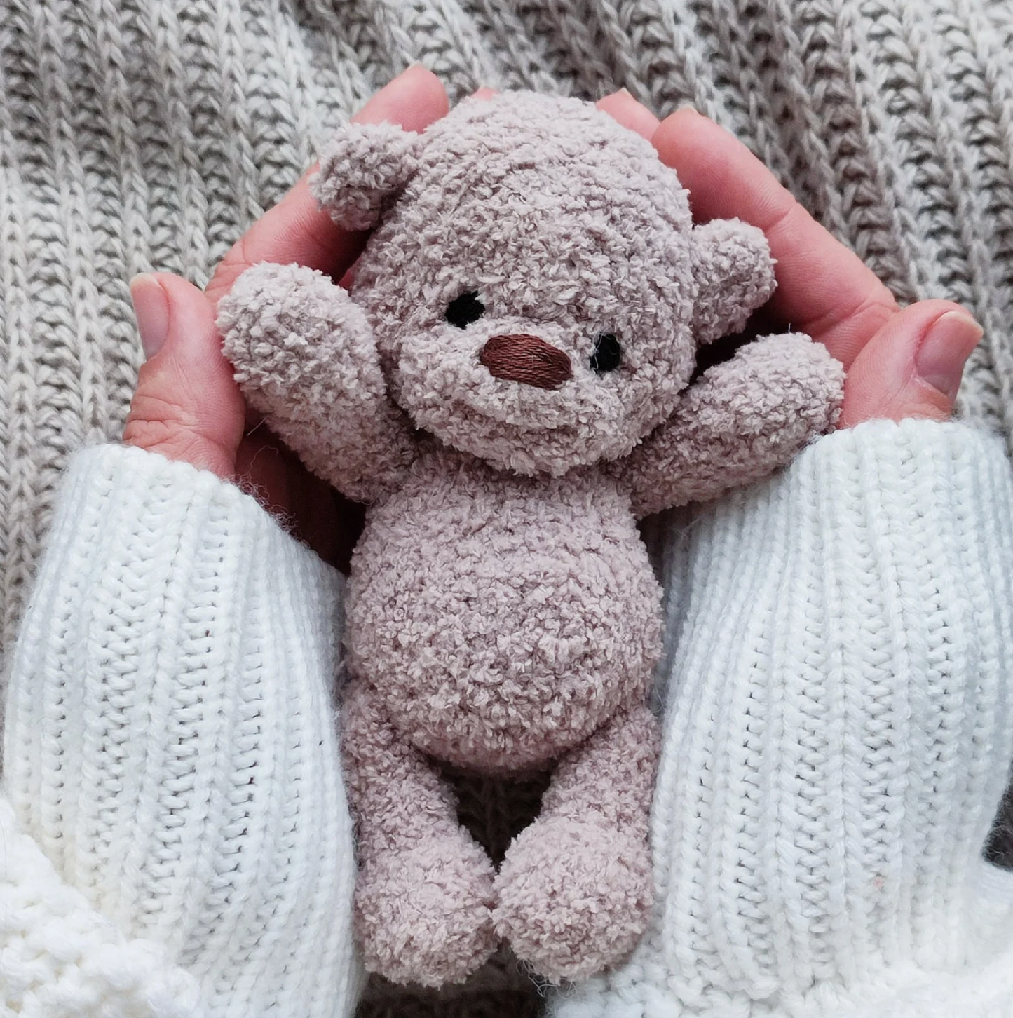 Knitting pattern Kind Bear Toy